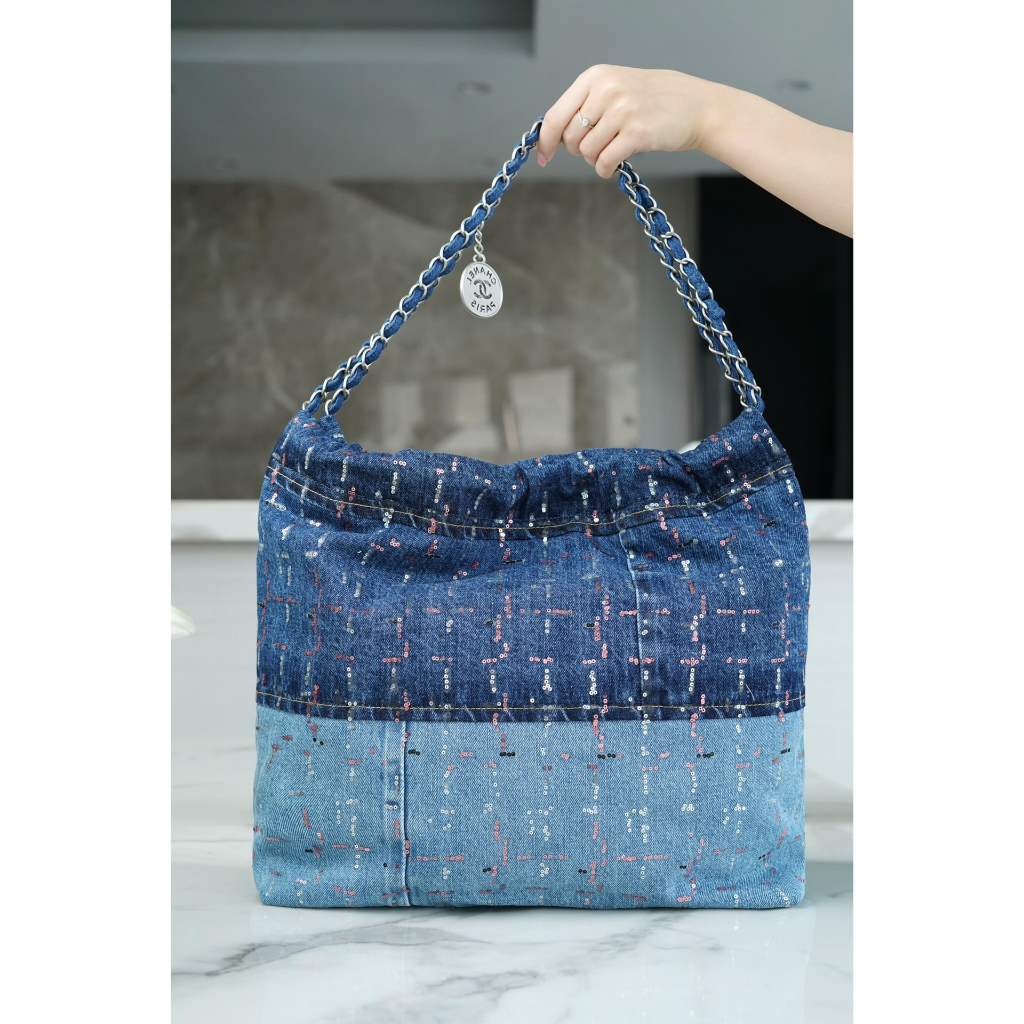 Túi Mua Sắm Nữ Chanel 23A Denim&Sequin Cỡ Trung Bình AS3260