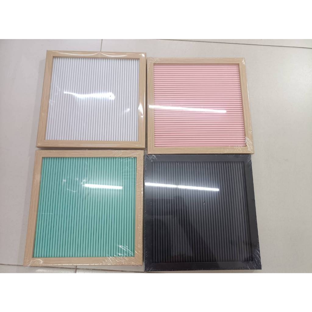 Bảng chữ nhựa Cạnh gỗ + Chữ cái 26 * 26 Cm.plus Chữ cái