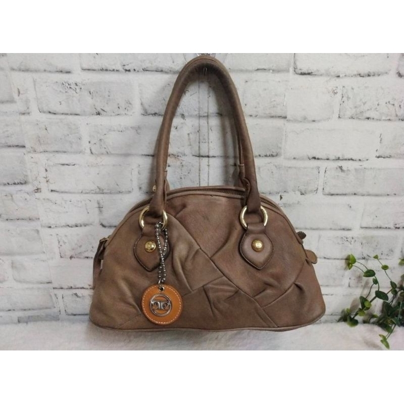 Túi Pierre Cardin Da Thật Mềm Màu Sắc Có Giọt Như Thể Hiện Trong Hình. 1 Kênh chính 3 Sub: Chiều rộn