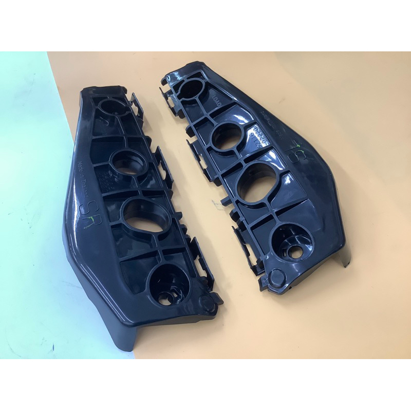 Giá đỡ cản nhựa Altis 2010-2013 AITIS 2010-2013 TOYOTA