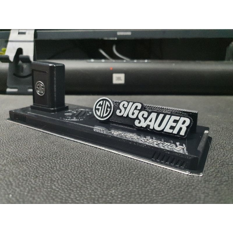 Đế trưng bày súng mô hình Sig Sauer P320 và P365