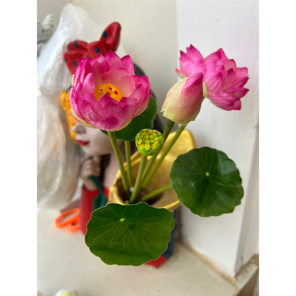 Sen (Bó Hoa MỚI 1 6 Thân 2 Hoa 1 Bud 3 Young Pods 3 Lá) Vải Làm Việc Trang Trí Giả