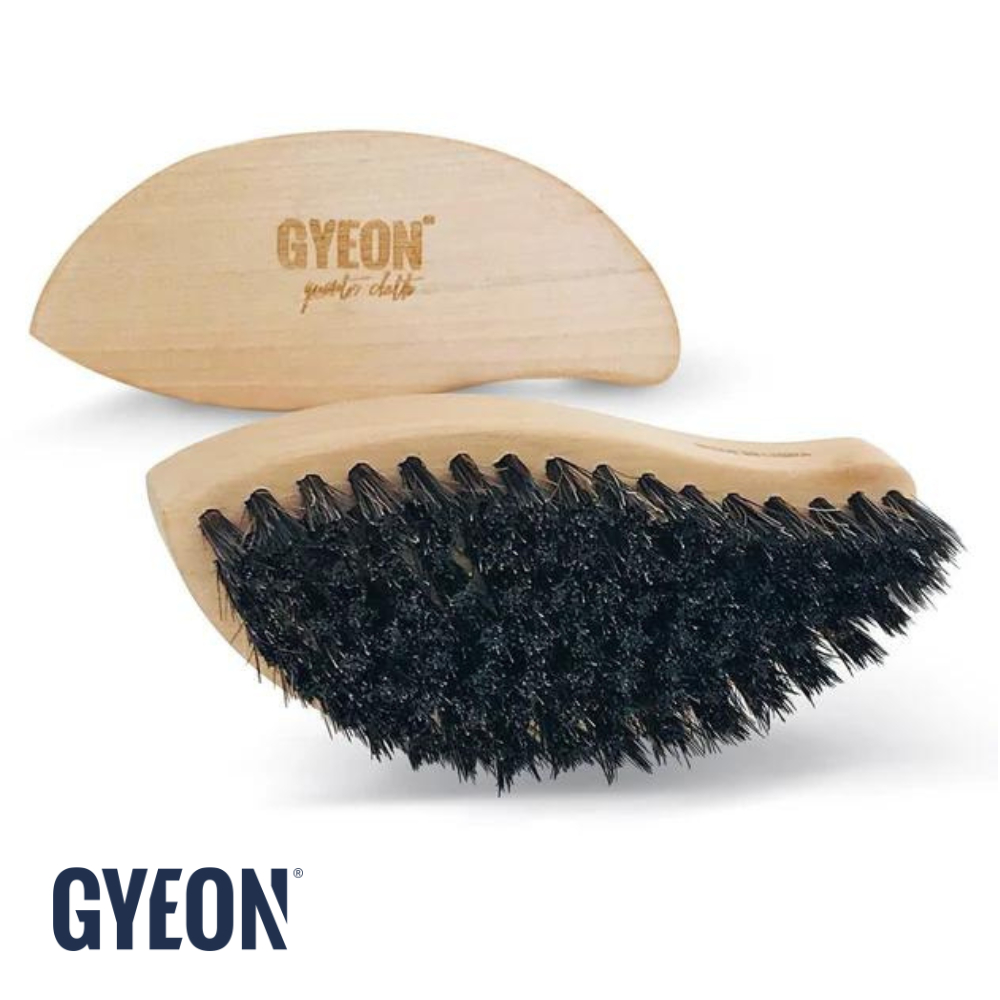 Vệ sinh ghế lót GYEON Q2m cho ô tô