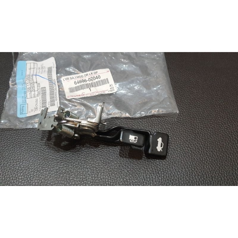 Tay Nắm Cửa Sau Và Nắp Bình Nhiên Liệu TOYOTA VIOS 2003-2006 ALTIS 2004-12 Cho 2004-12