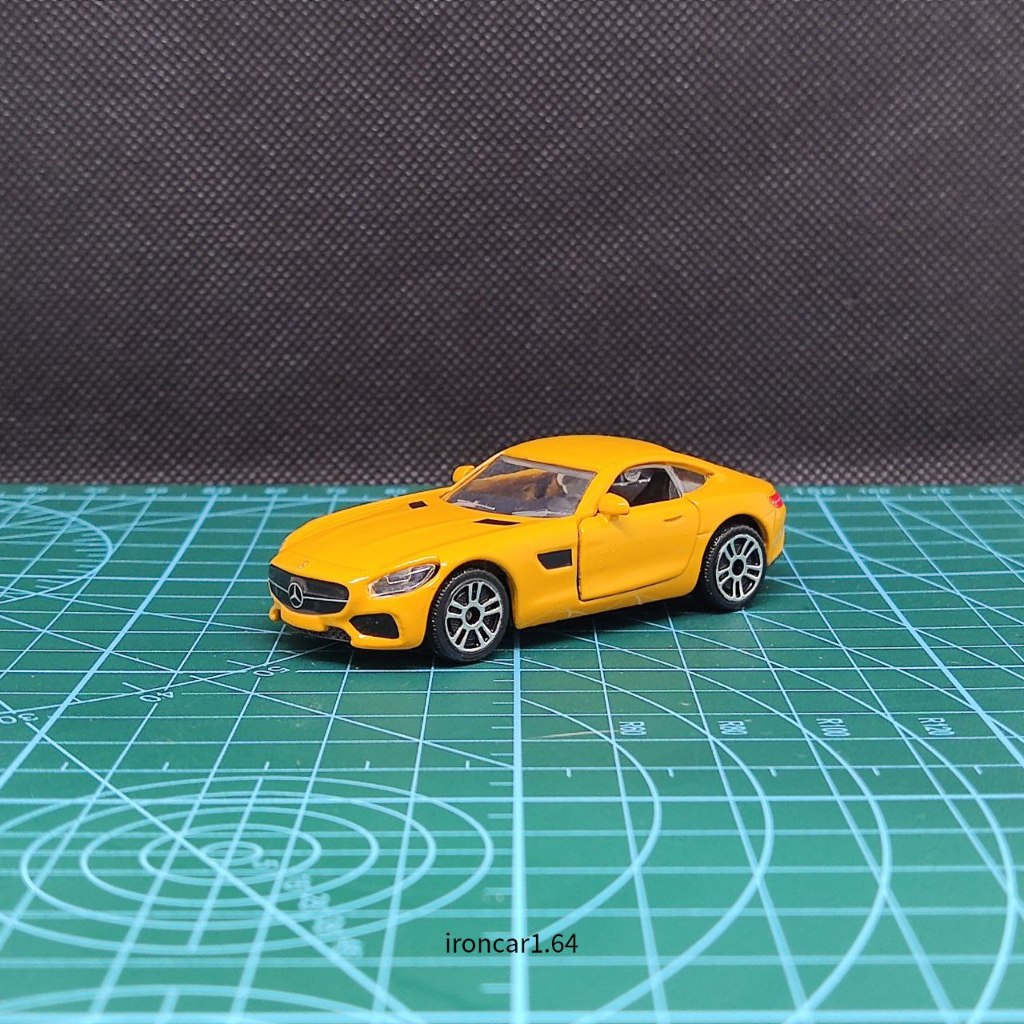 Majorette mercedes benz amg gt Vàng