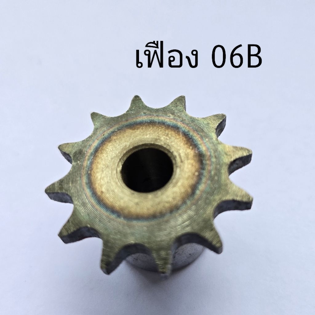 Gear Number 06B chỉ có thể sử dụng với chuỗi 06B. Lỗ chì có một nút mạ ở cuối răng.