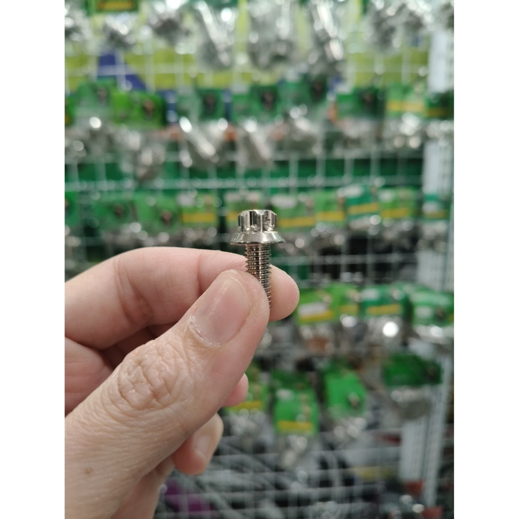 Bánh răng Uncle Kham Racing Nut số 10 (M6 * 15)