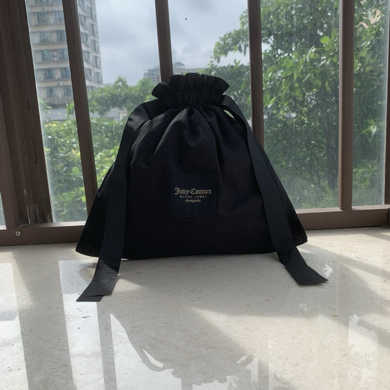 ️ Túi vải JUICY COUTURE Dây rút màu đen 2 kích cỡ Trọng lượng nhẹ Dễ dàng mang theo có thể chứa được