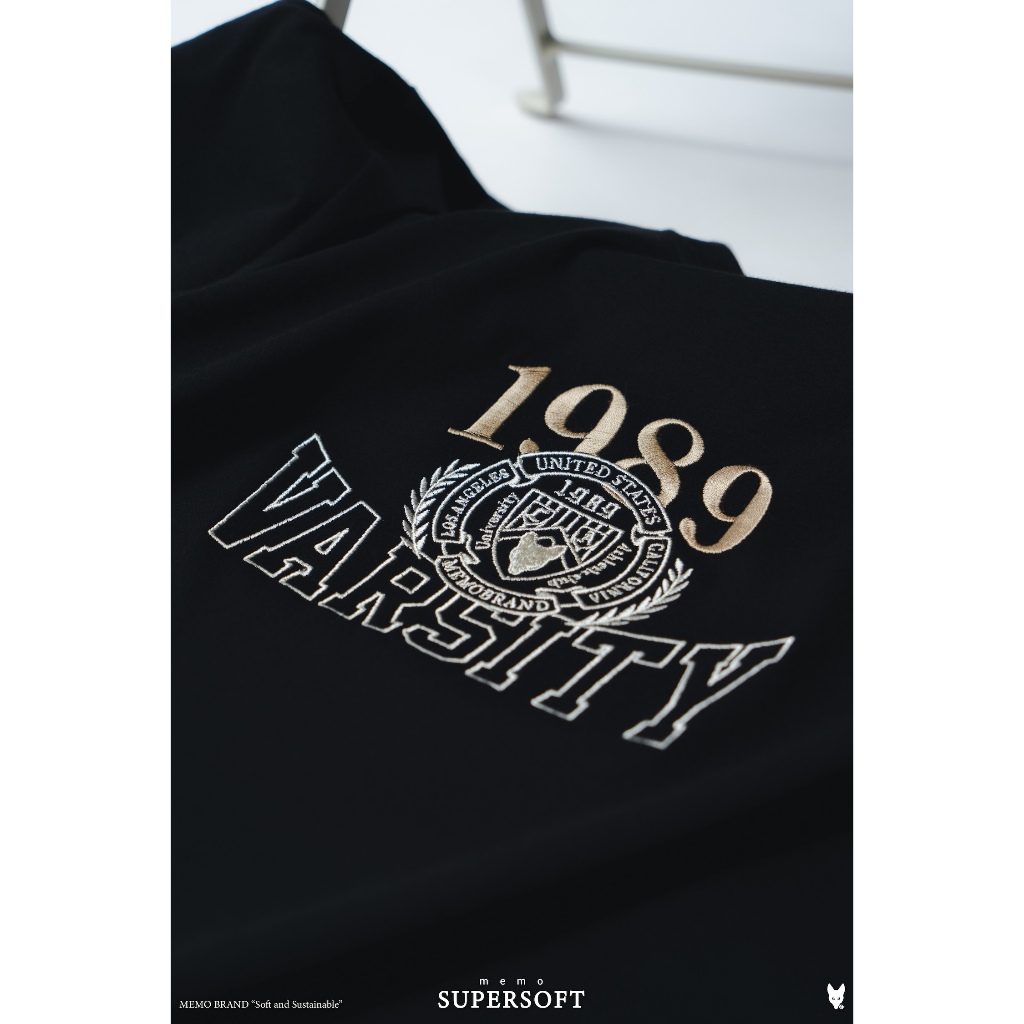 Áo thun cao cấp AEIOU Memo Supersoft thêu lớn 1989 Varsity Sản phẩm được cấp phép chính hãng