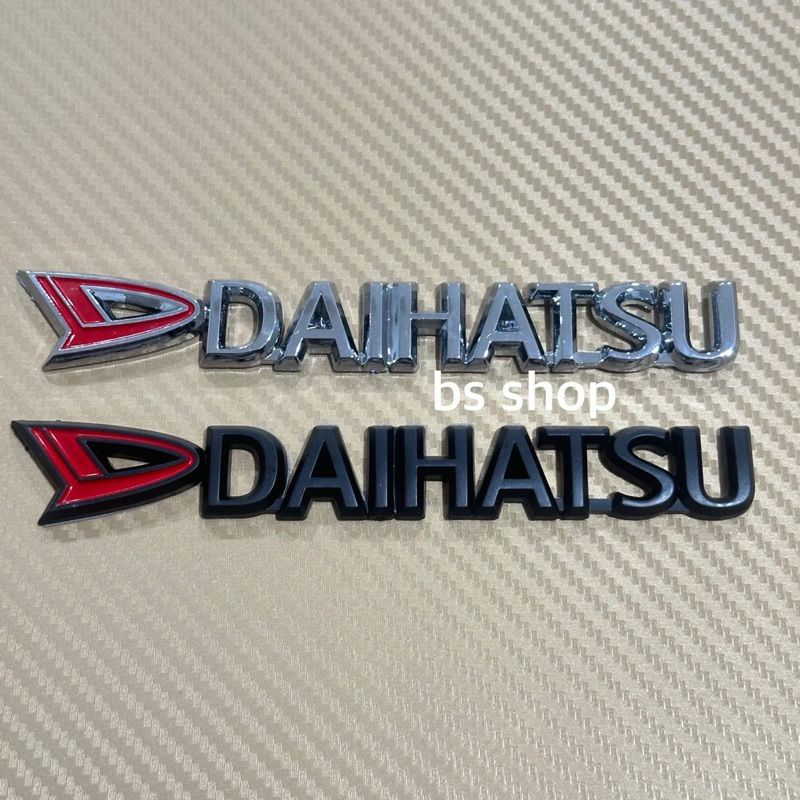 Logo DAIHATSU đính kèm kích thước lưng 2x15 cm mỗi mảnh