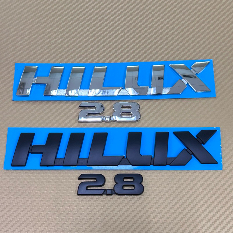 Logo Hilux + 2.8 Bên Cửa Toyota Hilux Revo 3 Màu Để Lựa Chọn Từ Bộ 2 Miếng