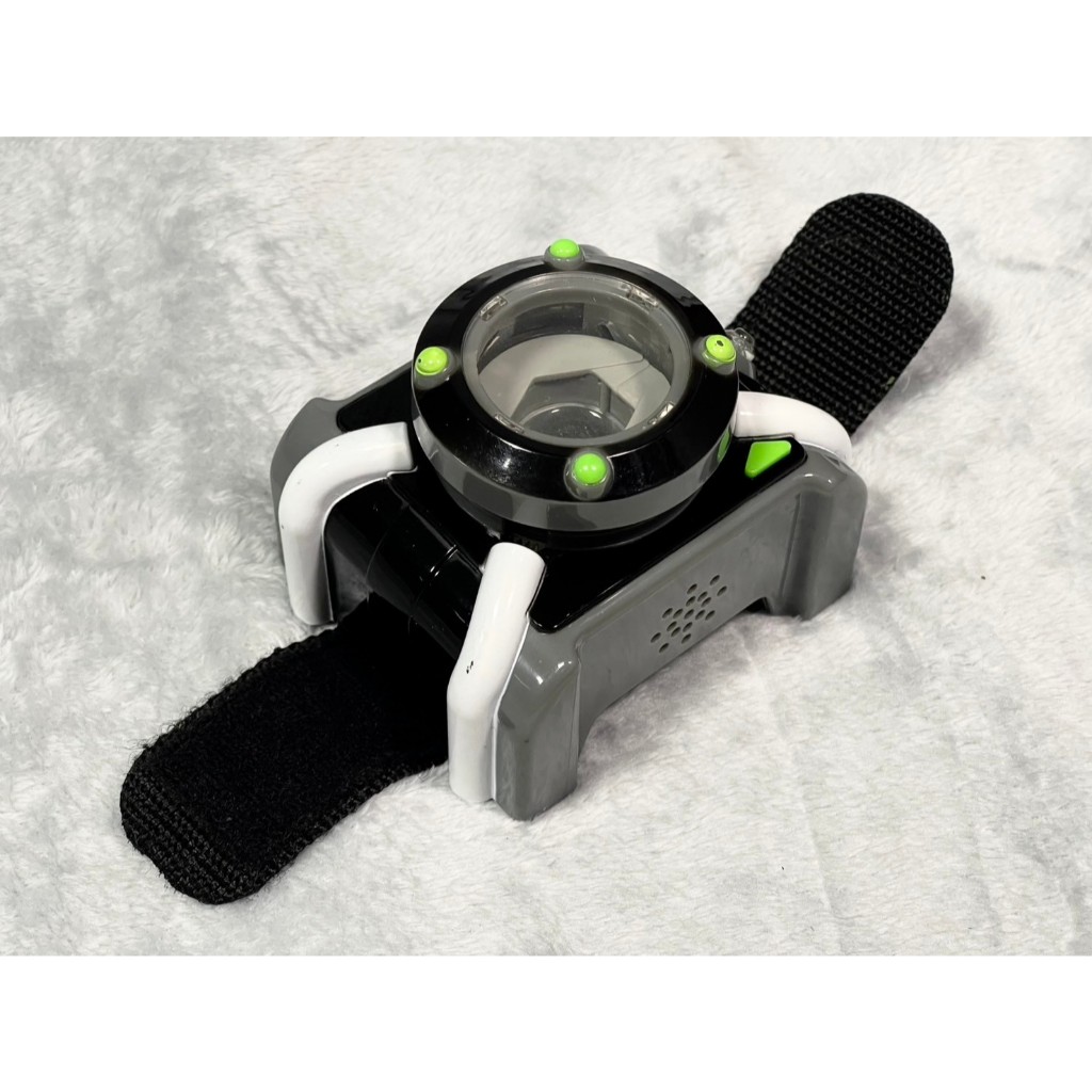 Đồ chơi đồng hồ Omnitrix Ben 10 Cn Deluxe có âm thanh và đèn