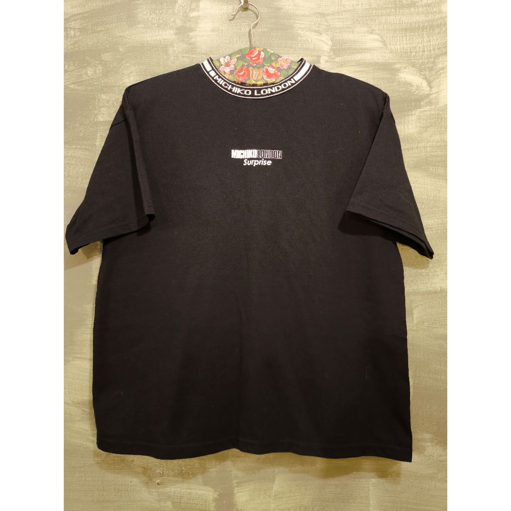 Áo thun đen bất ngờ MICHIKO LONDON Size M