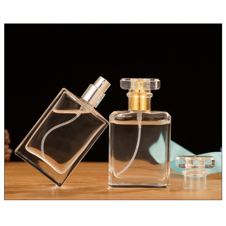 Chai nước hoa rỗng Ấm cúng COCO Model Clear Color Gold Spray Chanel 50 Ml.