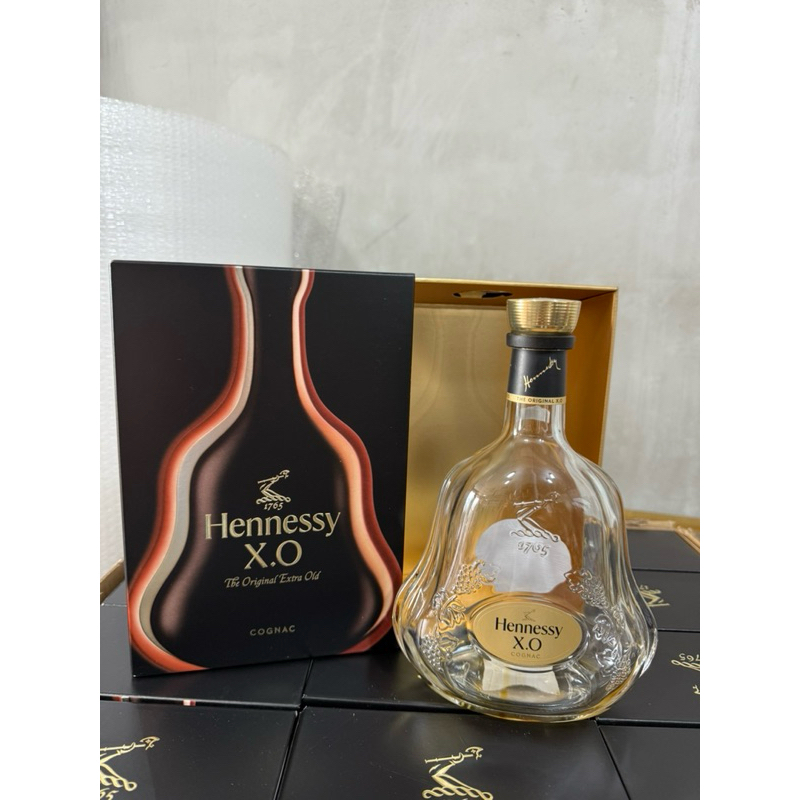 Chai rượu rỗng Hennessy XO Mẫu mới đẹp và có hộp hoàn chỉnh