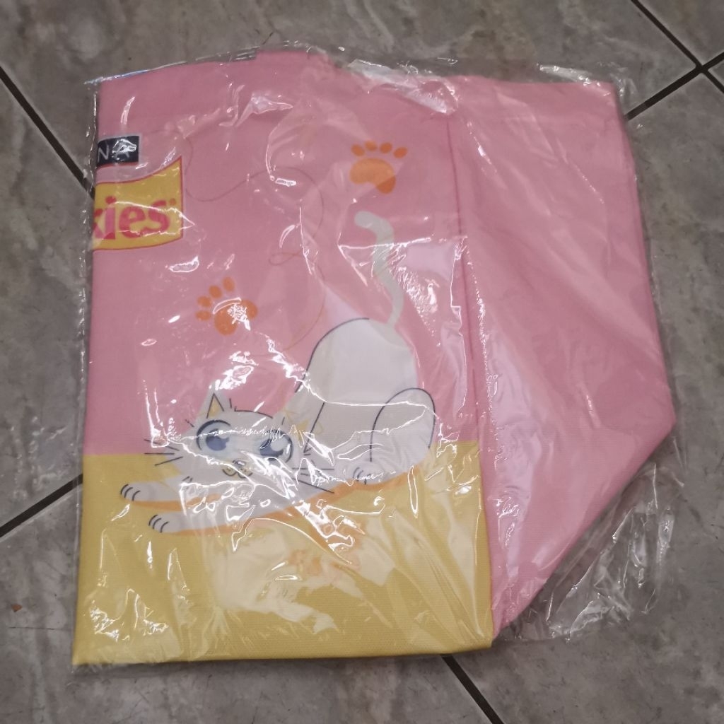 Tiến lên​Túi đeo vai màu hồng mới​​Friskies 35x28x17.5 Cm. M