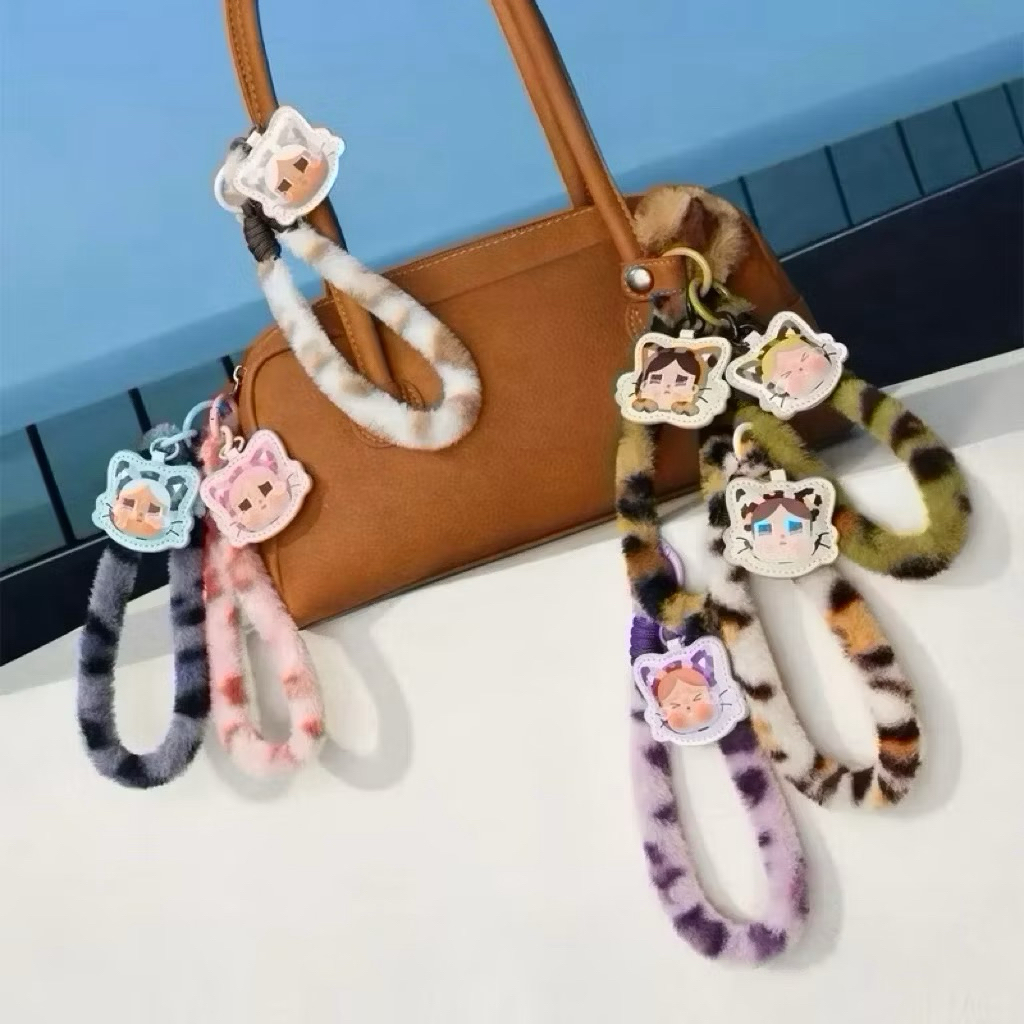 Hộp mù quyến rũ điện thoại CRYBABY Wild but Cutie Series