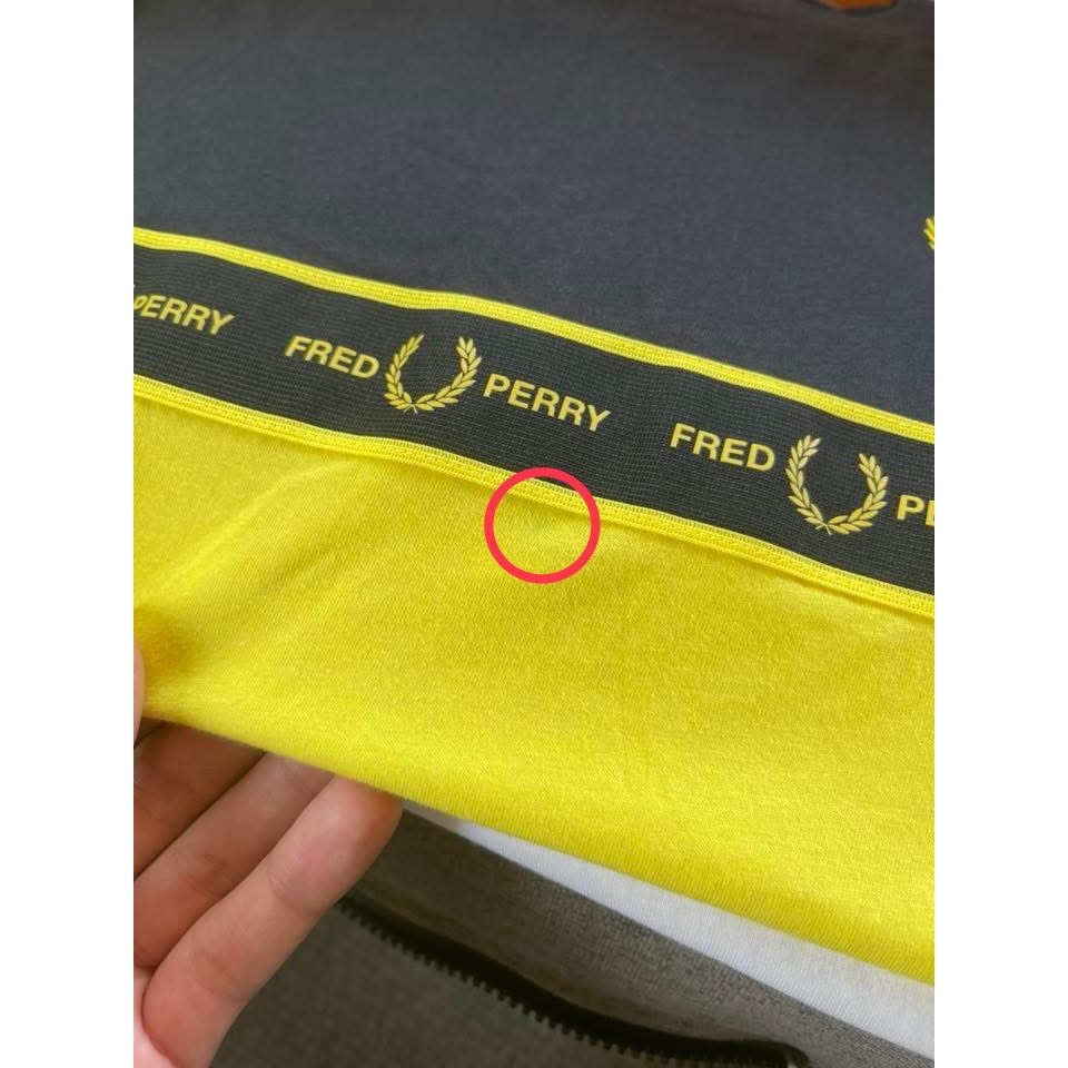 * Dành cho nam * Đã qua sử dụng (Lỗi 1 Điểm nhỏ) -Fred Perry (Chính hãng từ cửa hàng) size UK14 Áo t