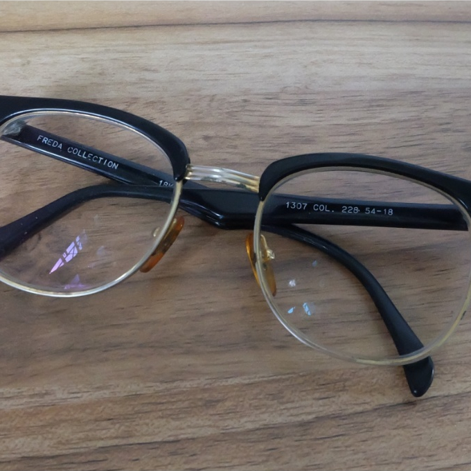 Bộ sưu tập kính cổ điển Freda 18KGP Size 54 / 18 136mm Đen / Vàng