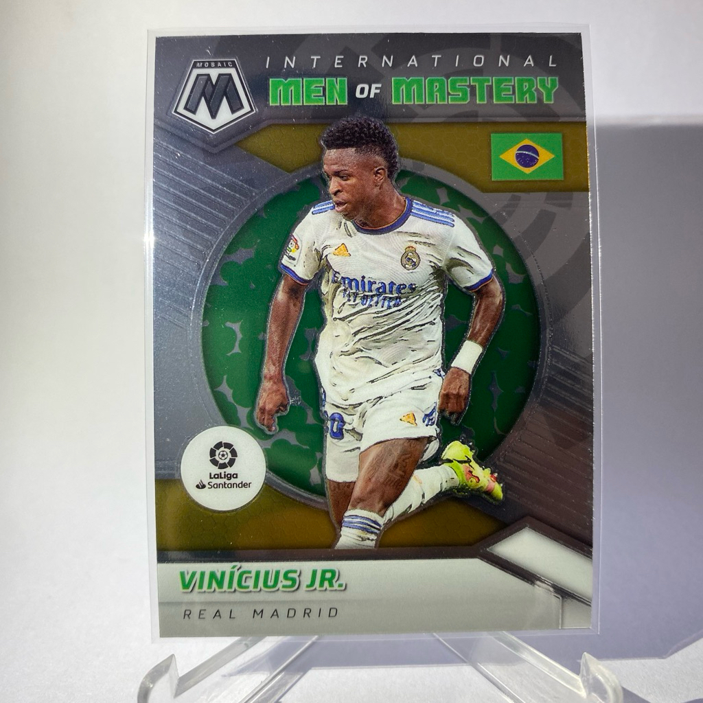 Thẻ bóng đá cho bộ sưu tập VINICIUS JR. INTER MADRID THỰC. NAM CỦA MASTERY PANINI MOSAIC 2022
