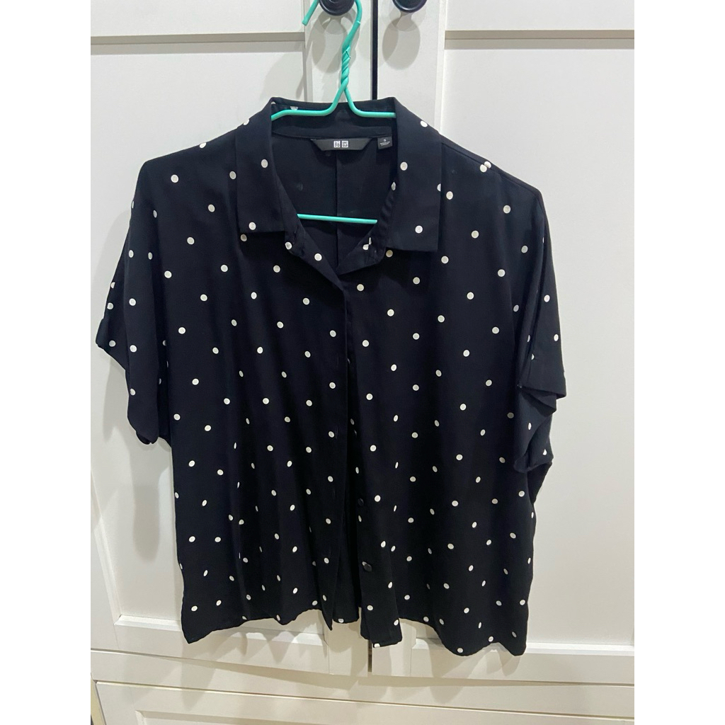Áo sơ mi uniqlo Rayon họa tiết chấm bi