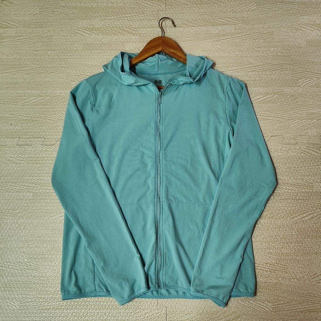 Uniqlo AIRism Chống tia cực tím Lưới Áo khoác có mũ trùm đầu Màu xanh bạc hà Size L / XL Nữ cũ