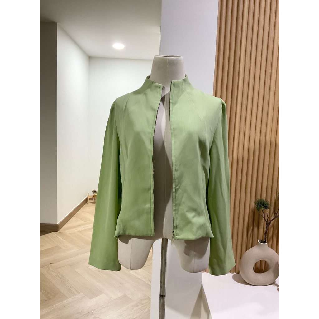 MM010 Áo khoác có dây kéo phía trước Nhãn thời trang nữ (M) Đã qua sử dụng Rất đẹp.