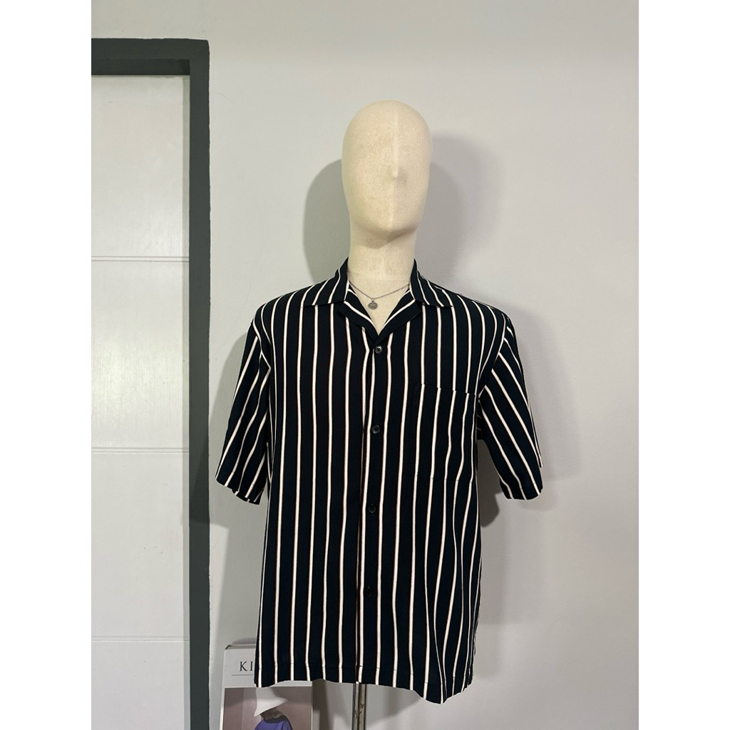 Uniqlo [Xác thực] Áo sơ mi GU (Thương hiệu Uniqlo) Vải Rayon sọc đen trắng chảy đẹp Tình trạng mới S