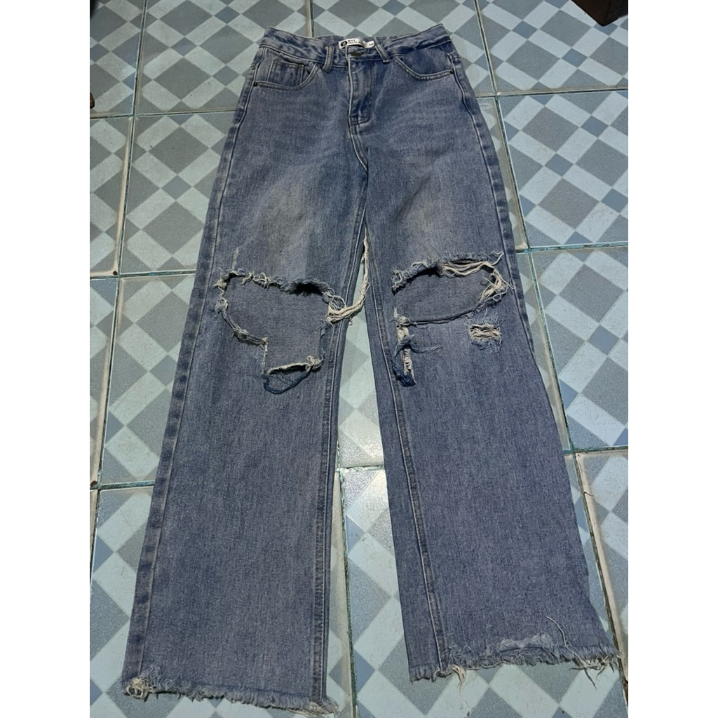 Quần jean Niyom rách phổ biến