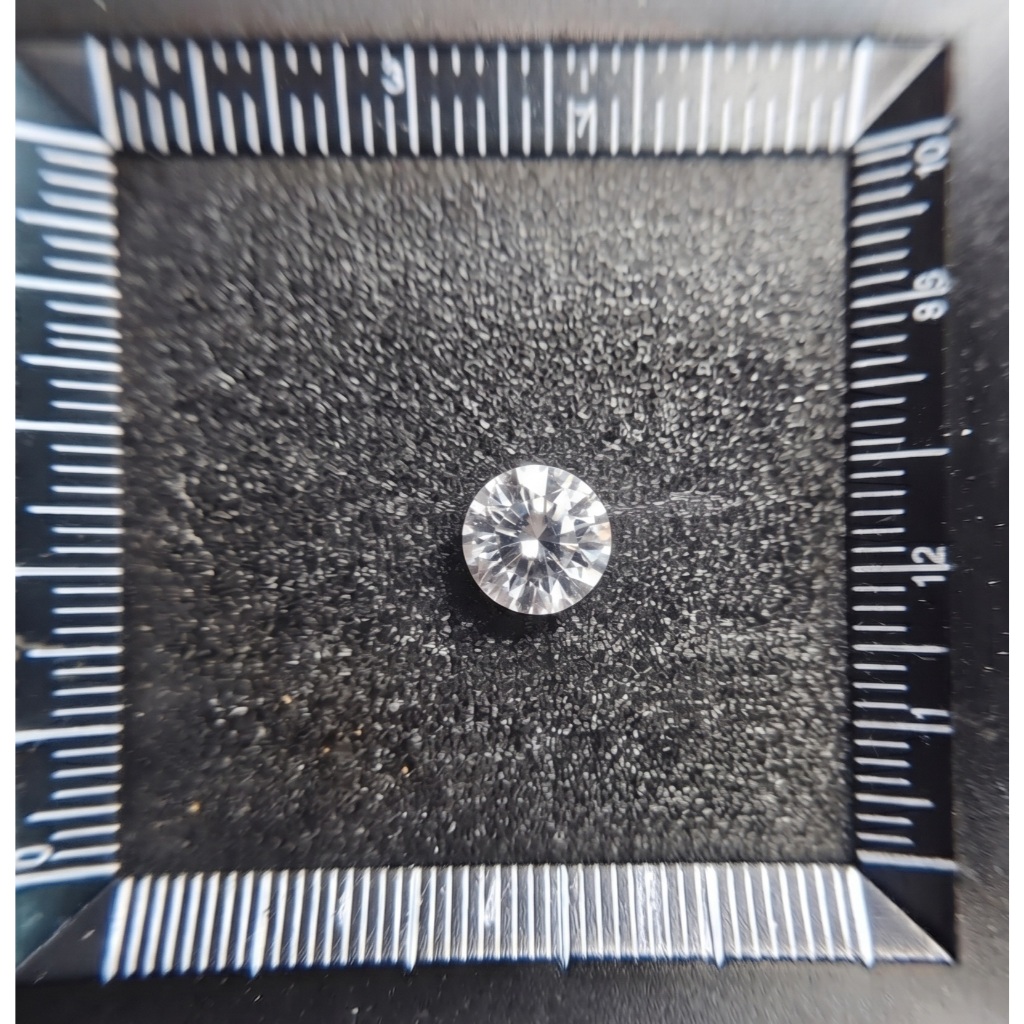 Diamond Falling Real Size 1 Mm Lab Grown (CVD) Được vận chuyển từ Thái Lan Def / VVS-VS