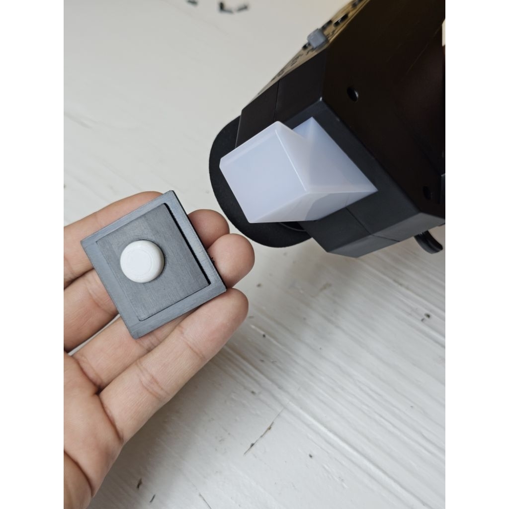 Vỏ LED Cho Ô Tô Điều Khiển Từ Xa MN82 MN300 Thương Hiệu
