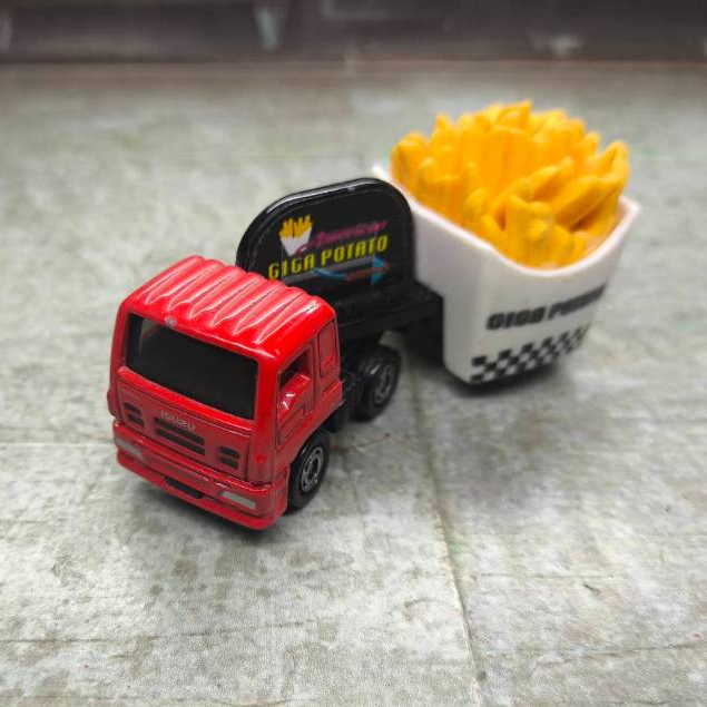 Tomica Metal Car Model Truck Construction Vehicle _ tomica Isuzu Giga Fried Potato No. 55