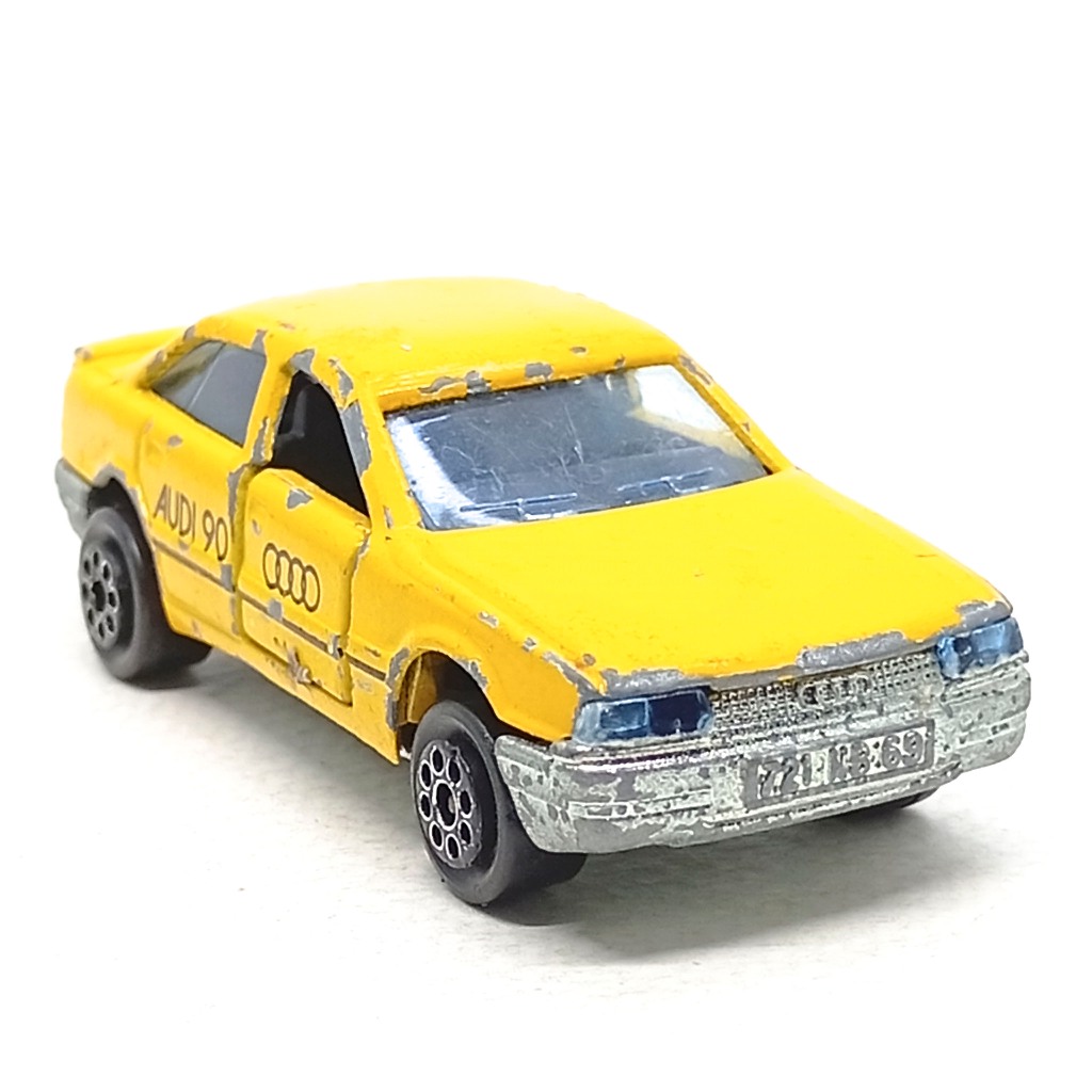 Majorette Audi 90 Cân Vàng 1 / 60 (8cm) Mẫu cũ 002