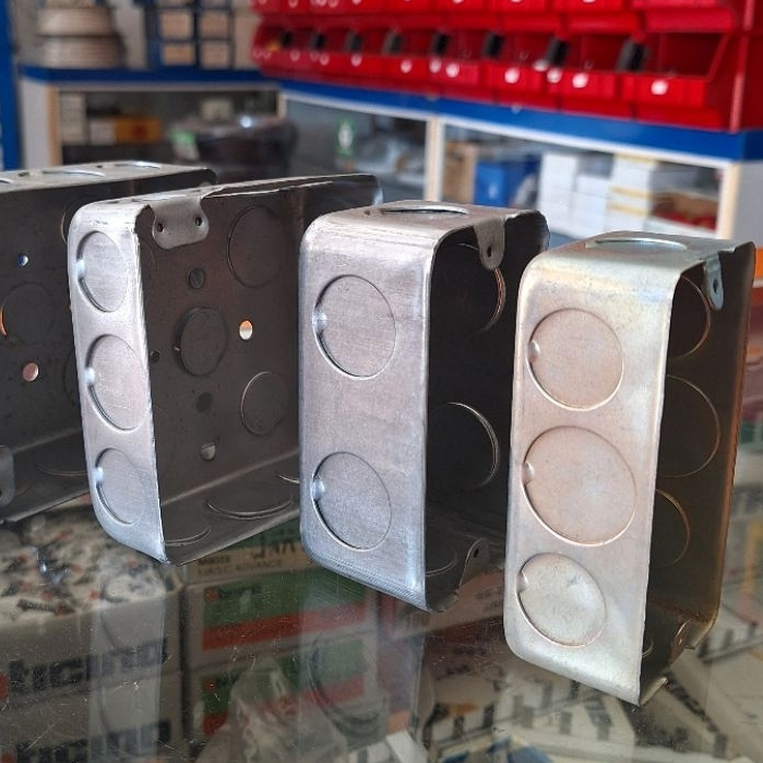 Hộp tiện dụng 2 4 Square 4 4 Ổ cắm nắp Fs