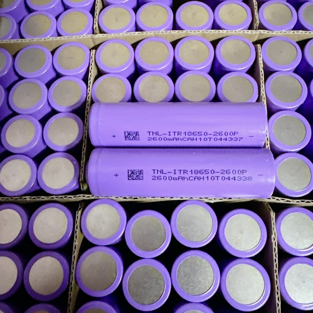 Pin Lithium 18650 3.7V 2600mAh NP
