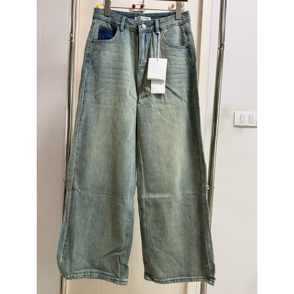 (Mới) Quần Jean Studio June Màu Tẩy Trắng Rộng Phong Cách Size L Eo 29-30 Hông 39-40 Chiều Dài 41 In