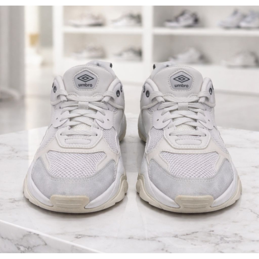 Giày thể thao thương hiệu UMBRO SIZE 36.5