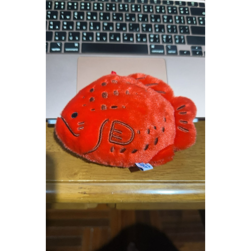 Móc khóa cá đỏ Donki