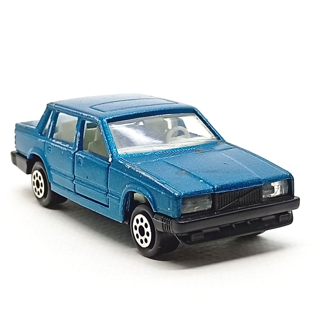 Majorette Volvo 760 GLE Kim Loại Xanh Tỉ Lệ 1 / 61 (8cm) Mẫu Tay Thứ Hai 001