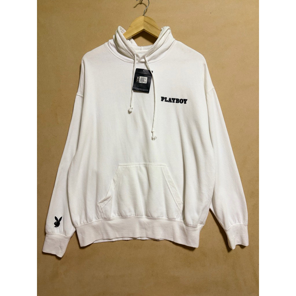 Playboy của PacSun Áo Hoodie in màn hình màu trắng trên ngực / cánh tay của tay áo Có thẻ treo (Tình