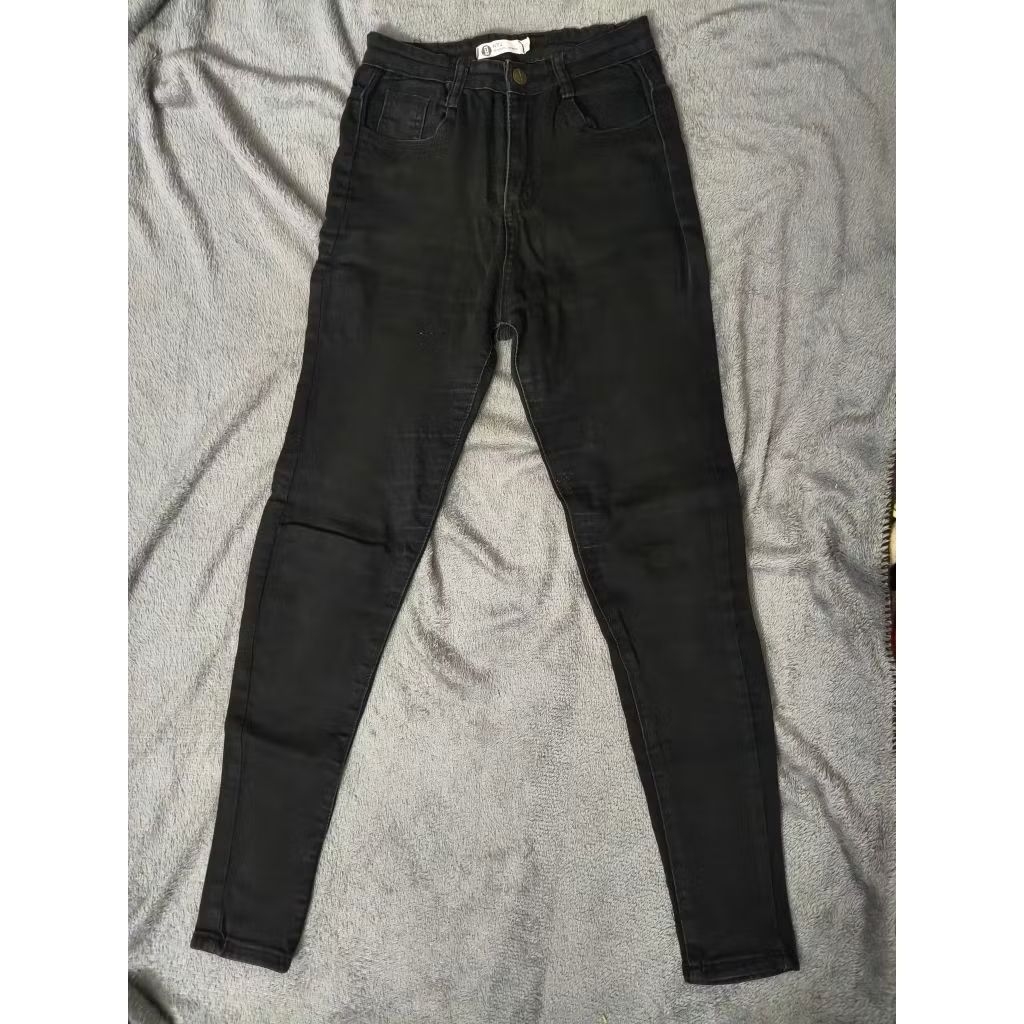 Quần jean Skinny cạp cao màu đen thương hiệu Thái Lan Niyom (Quần jean phổ biến)