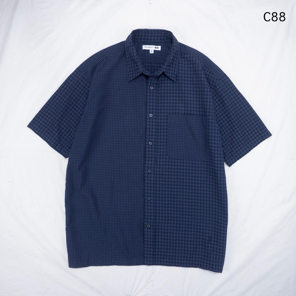 C88 Áo Sơ Mi Nam Tay Ngắn Uniqlo x JWA Lưới Xanh Hải Quân Zeersucker Vải Kích Thước XL Ngực 50 Vai D