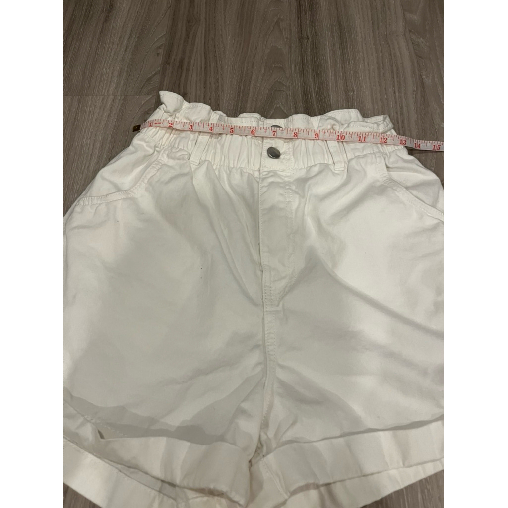 Quần short trắng H & M38
