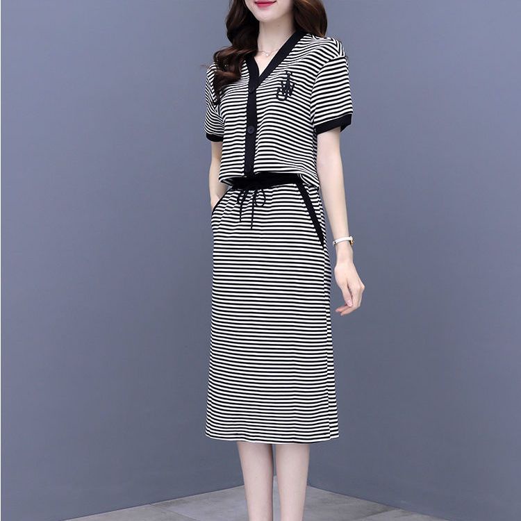 Set Áo Váy Kẻ Sọc Phong Cách Châu Âu Thời Trang Mùa Hè 2023