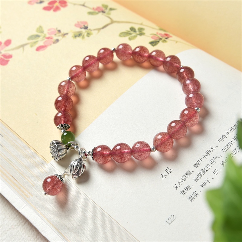 Vòng Tay Đính Pha Lê Hai Lớp Đính Hoa Sen Và Quả Dâu Tây Phong Cách Hoài Cổ Chúc Mừng Năm Mới Cho Nữ