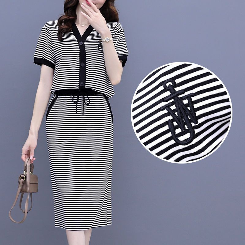 Set Áo Váy Kẻ Sọc Phong Cách Châu Âu Thời Trang Mùa Hè 2023