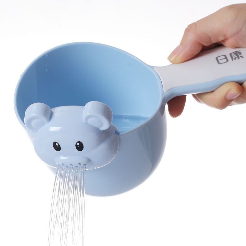 Ca Múc Nước Gội Đầu Cho Bé Tiện Lợi Dễ Sử Dụng