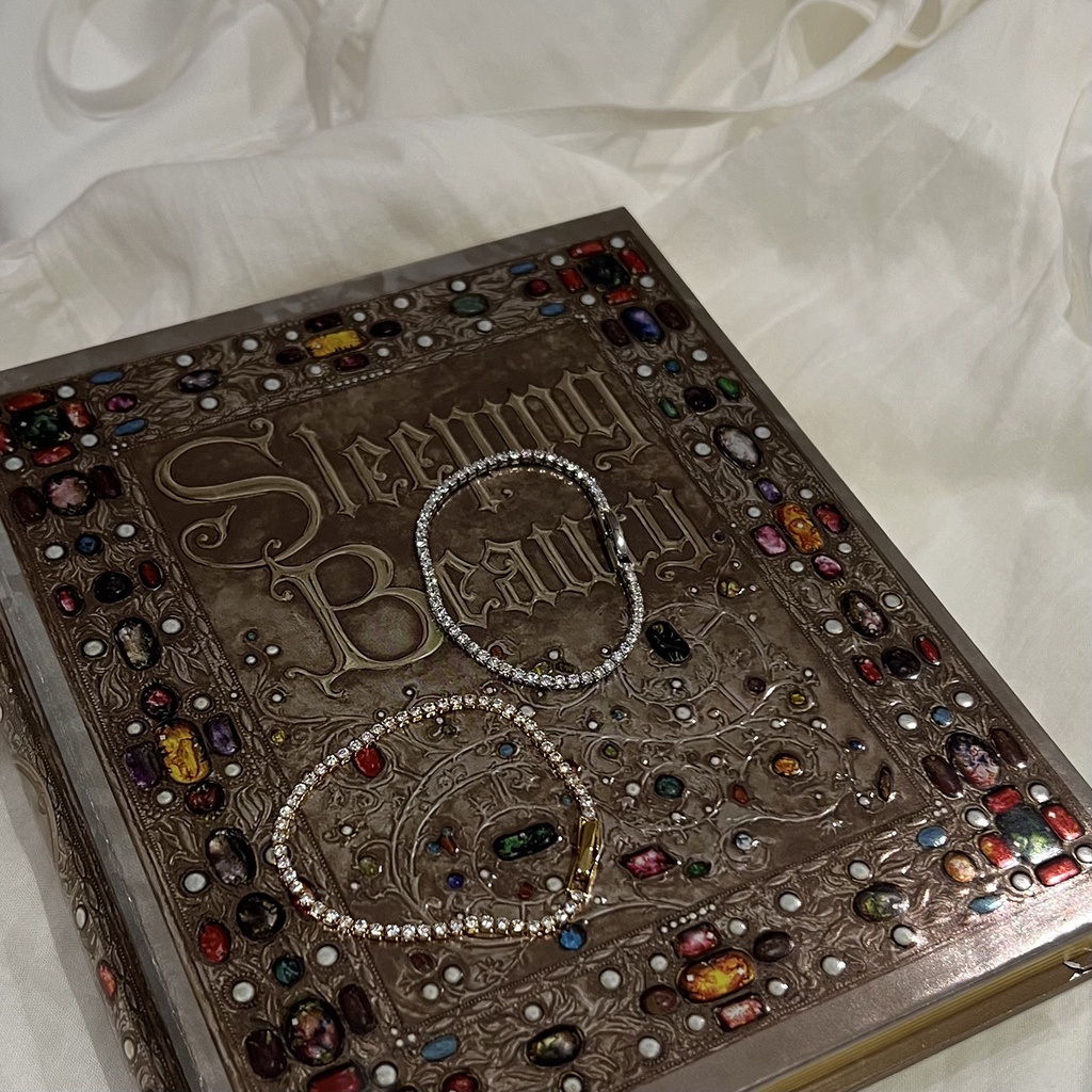 Vòng Tay Hình Xương Rắn Đính Đá Zircon Lấp Lánh Dễ Phối Đồ Cho Nữ