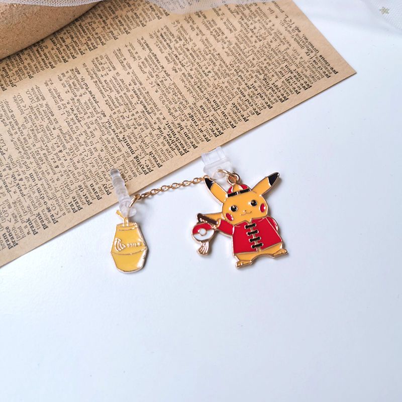 Phụ Kiện Gắn Chống Bụi Cho Cổng Sạc Điện Thoại Di Động Hình Pikachu Dễ Thương