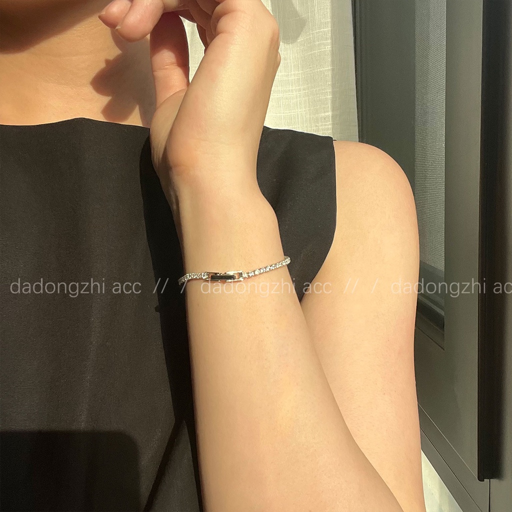 Vòng Tay Hình Xương Rắn Đính Đá Zircon Lấp Lánh Dễ Phối Đồ Cho Nữ